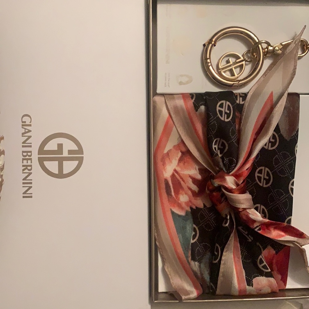 Giani Bernini Kite Scarf & Key Chain set